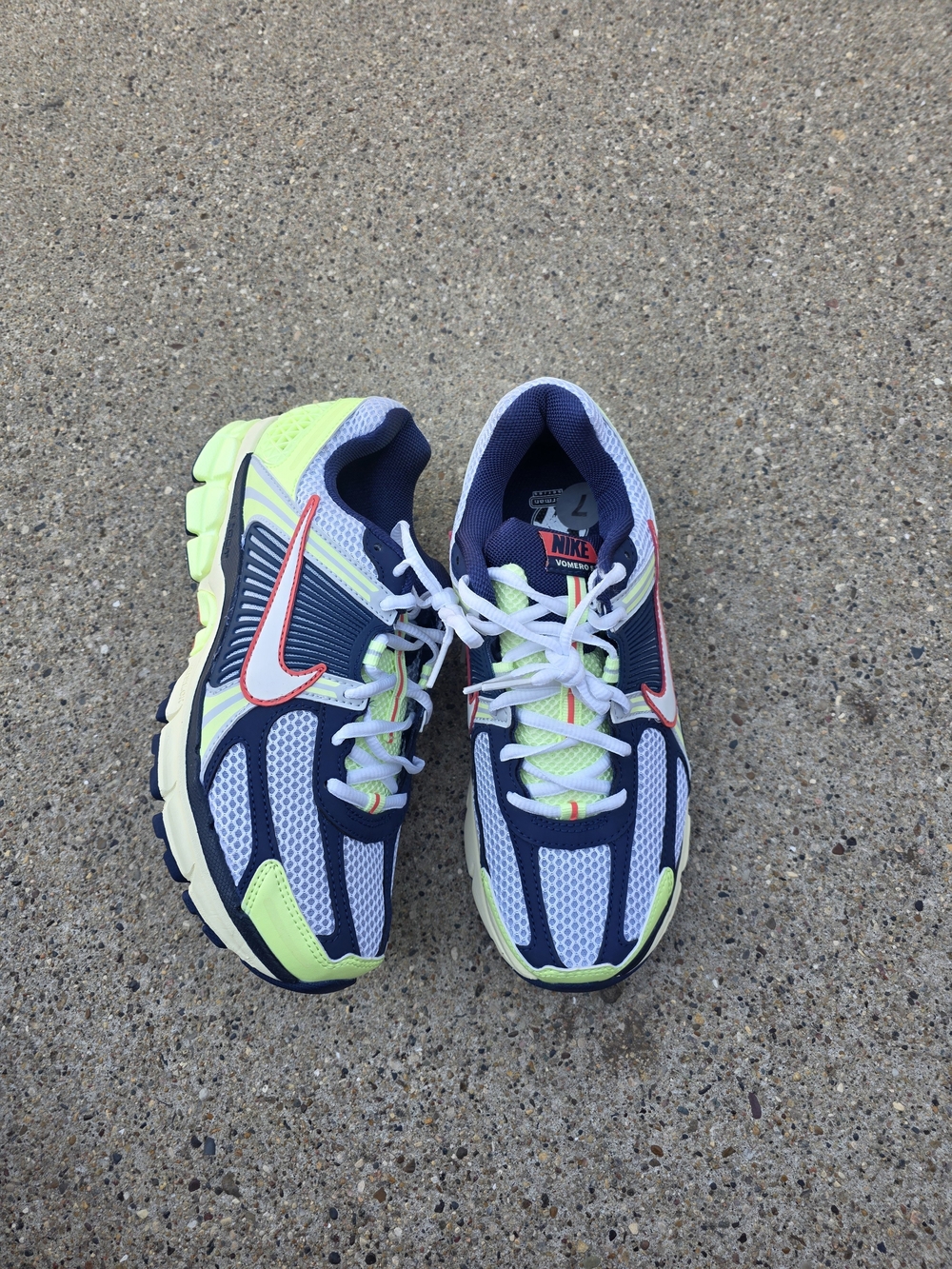 Nike Zoom Vomero 5 sneakers Men 7 Women 8.5 (40) - Picture 2 of 12